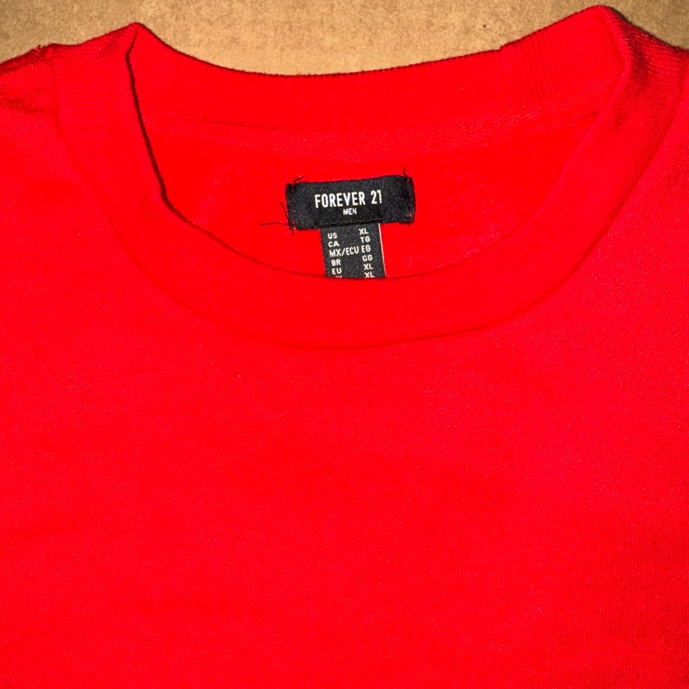 Red pullover - Picture 2 of 2